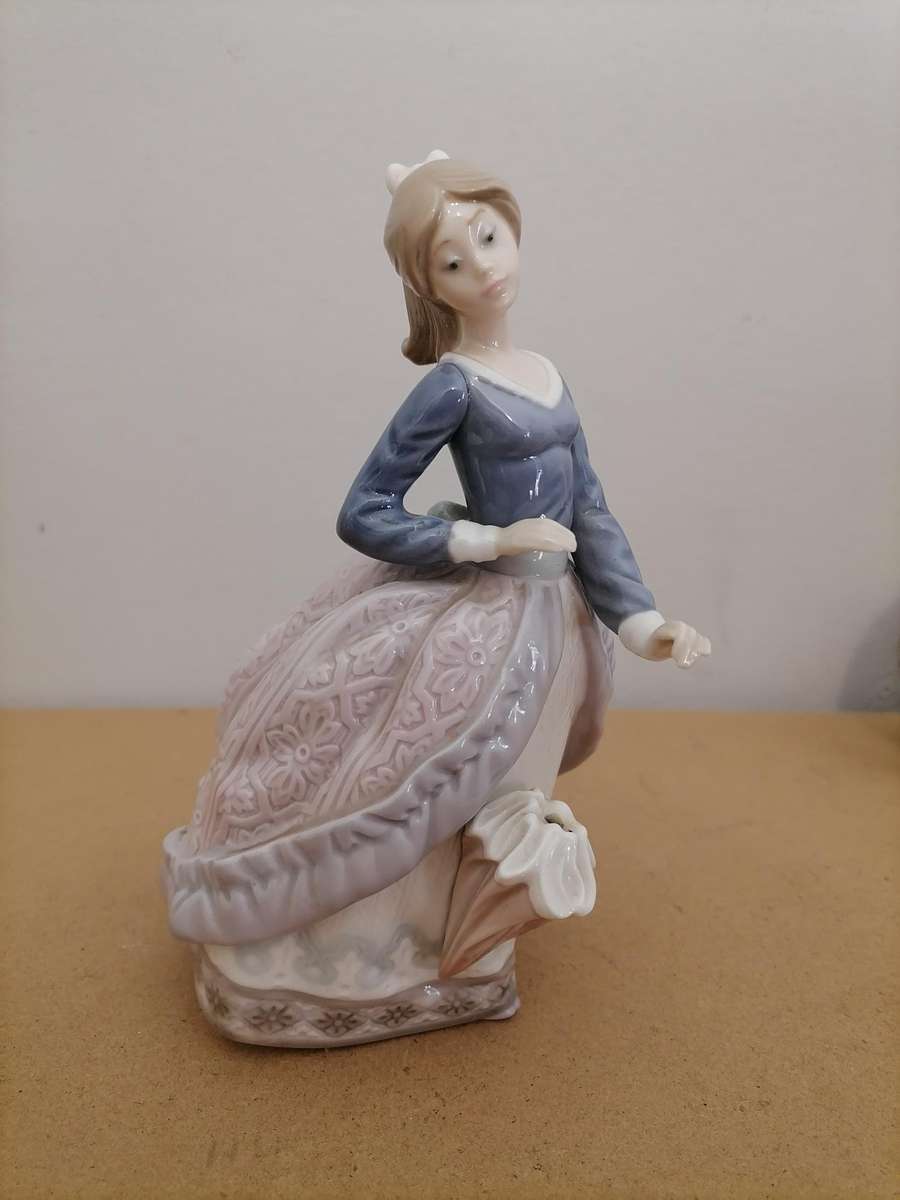 Lladro Figurine - 18 CM "Evita" - 1984-98 - Jose Puche G-2 M