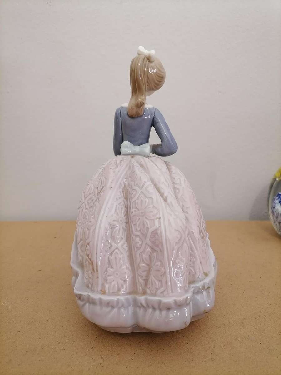 Lladro Figurine - 18 CM "Evita" - 1984-98 - Jose Puche G-2 M