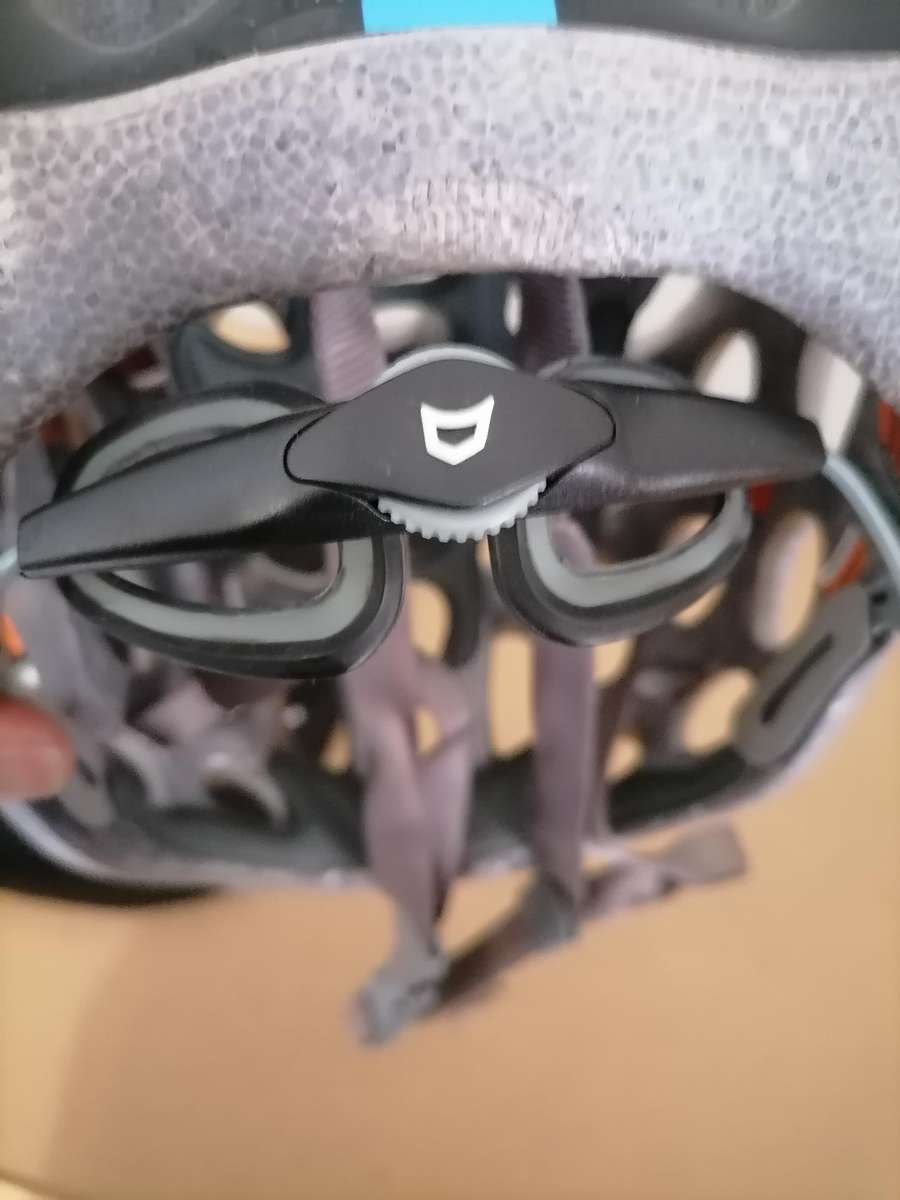 LIKE New Catlike Whisper Plus Cycling Helmet