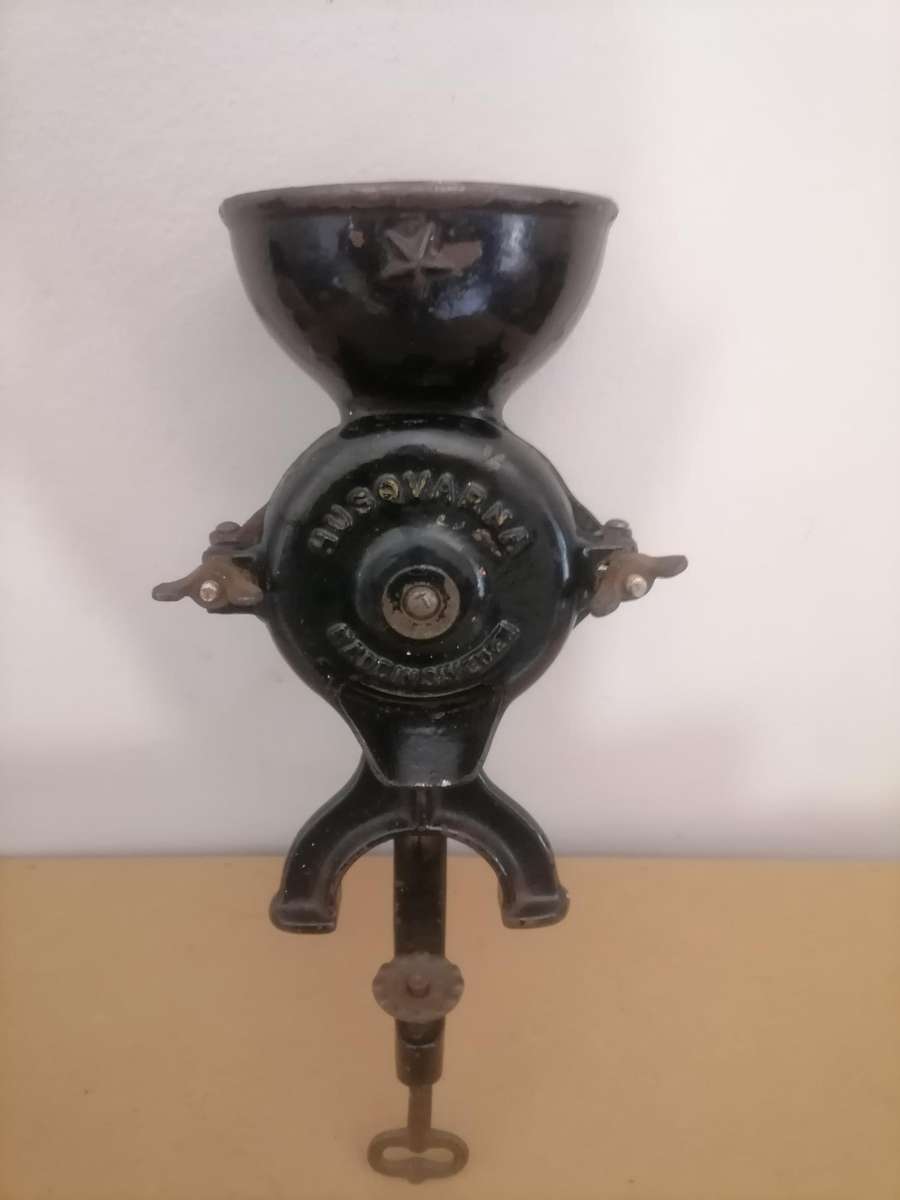Antique Husqvarna coffee grinder No 9 - MADE IN SWEDEN - 100% WORKING