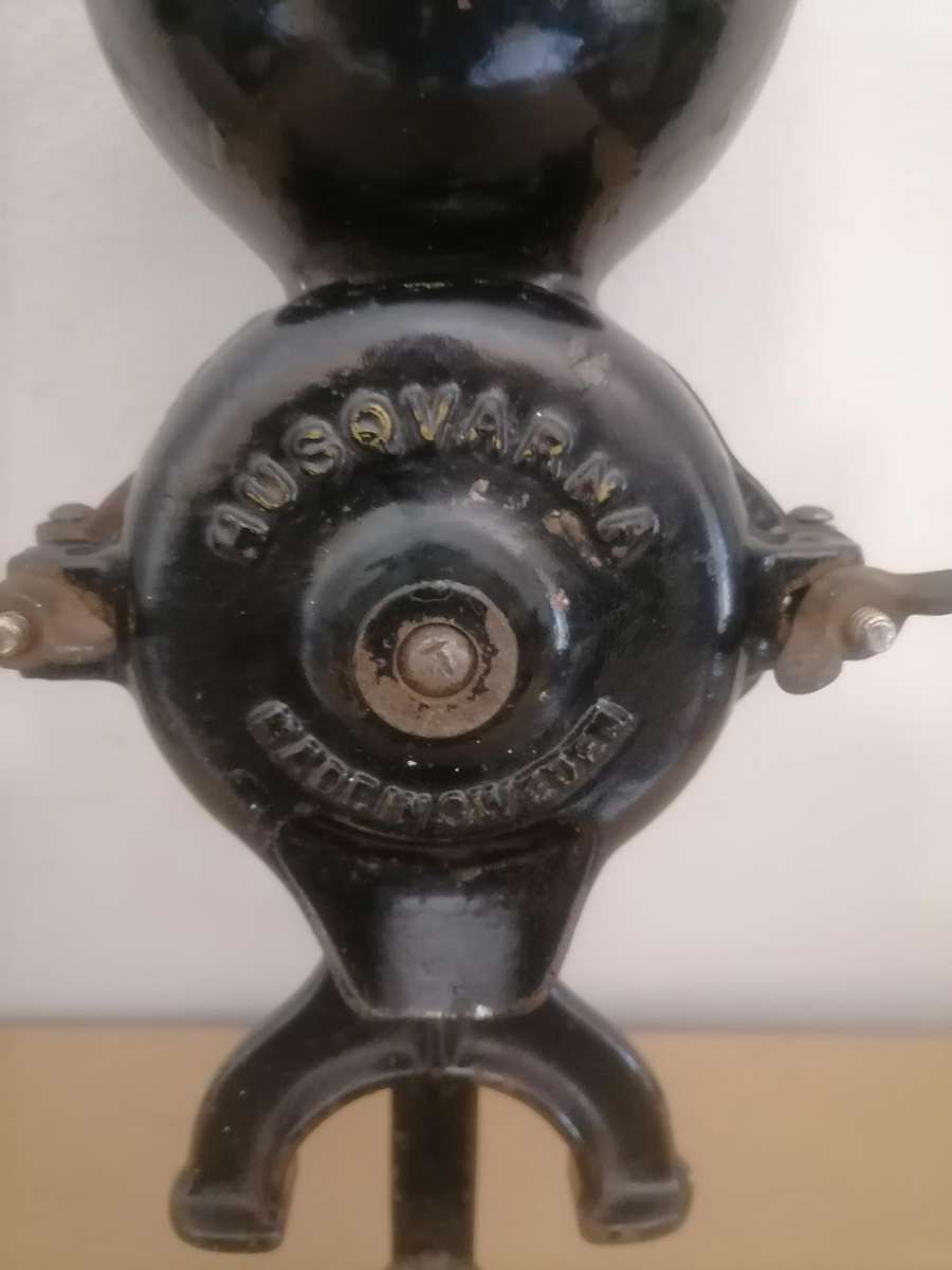 Antique Husqvarna coffee grinder No 9 - MADE IN SWEDEN - 100% WORKING