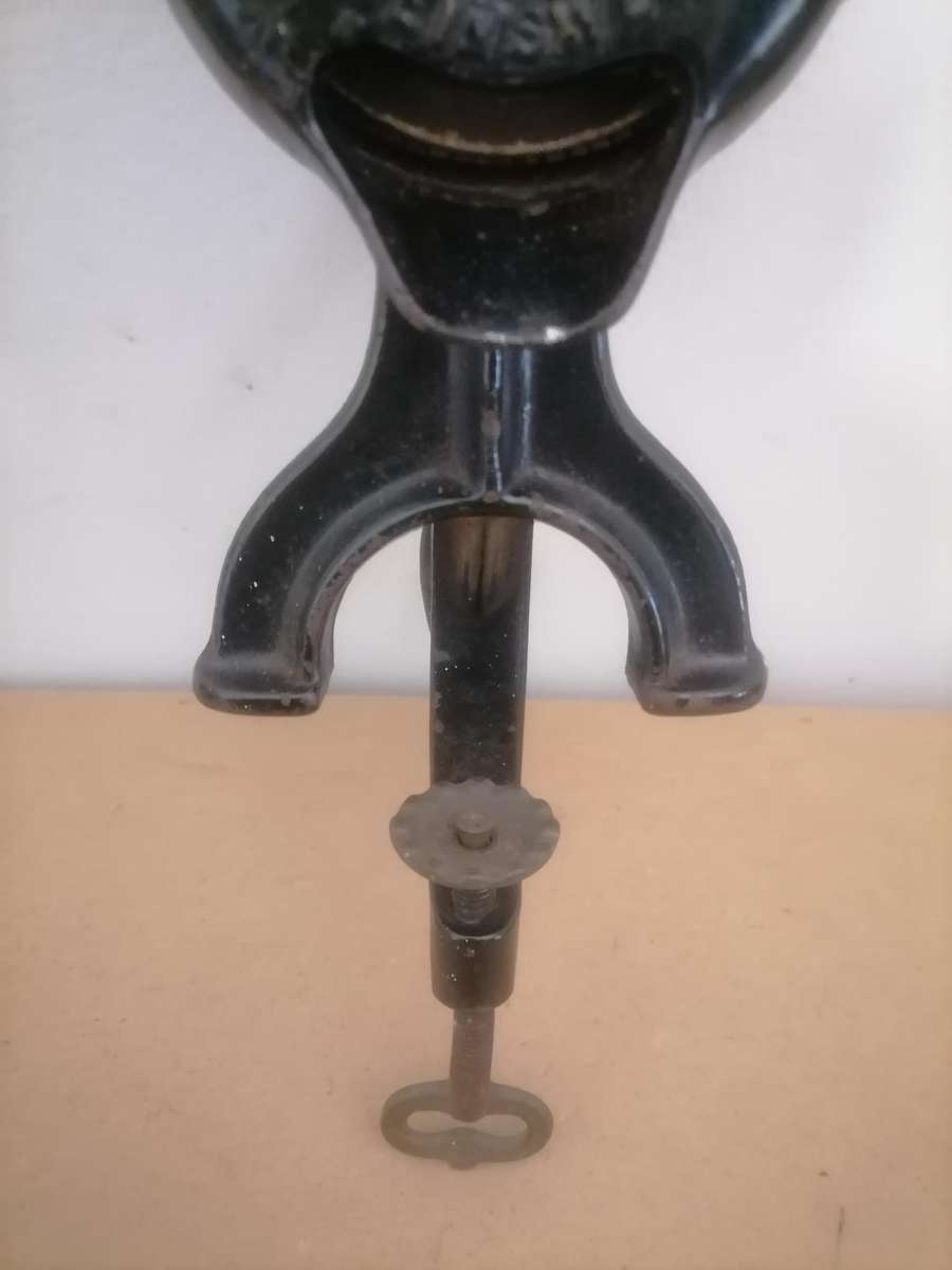 Antique Husqvarna coffee grinder No 9 - MADE IN SWEDEN - 100% WORKING