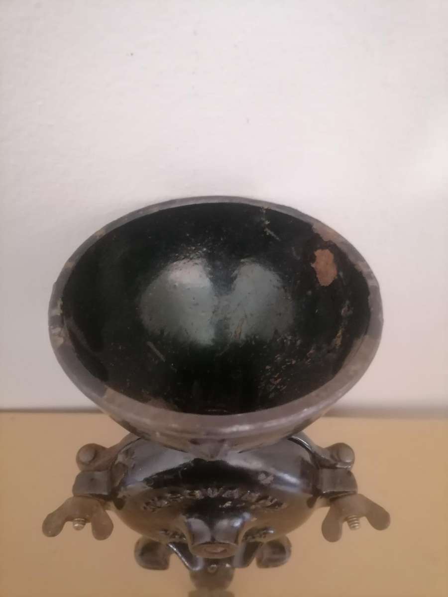 Antique Husqvarna coffee grinder No 9 - MADE IN SWEDEN - 100% WORKING