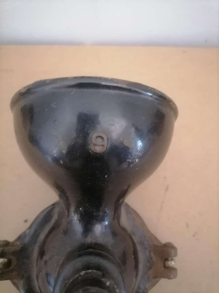 Antique Husqvarna coffee grinder No 9 - MADE IN SWEDEN - 100% WORKING
