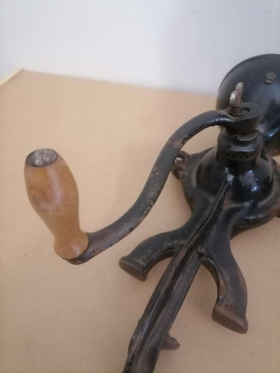 Antique Husqvarna coffee grinder No 9 - MADE IN SWEDEN - 100% WORKING