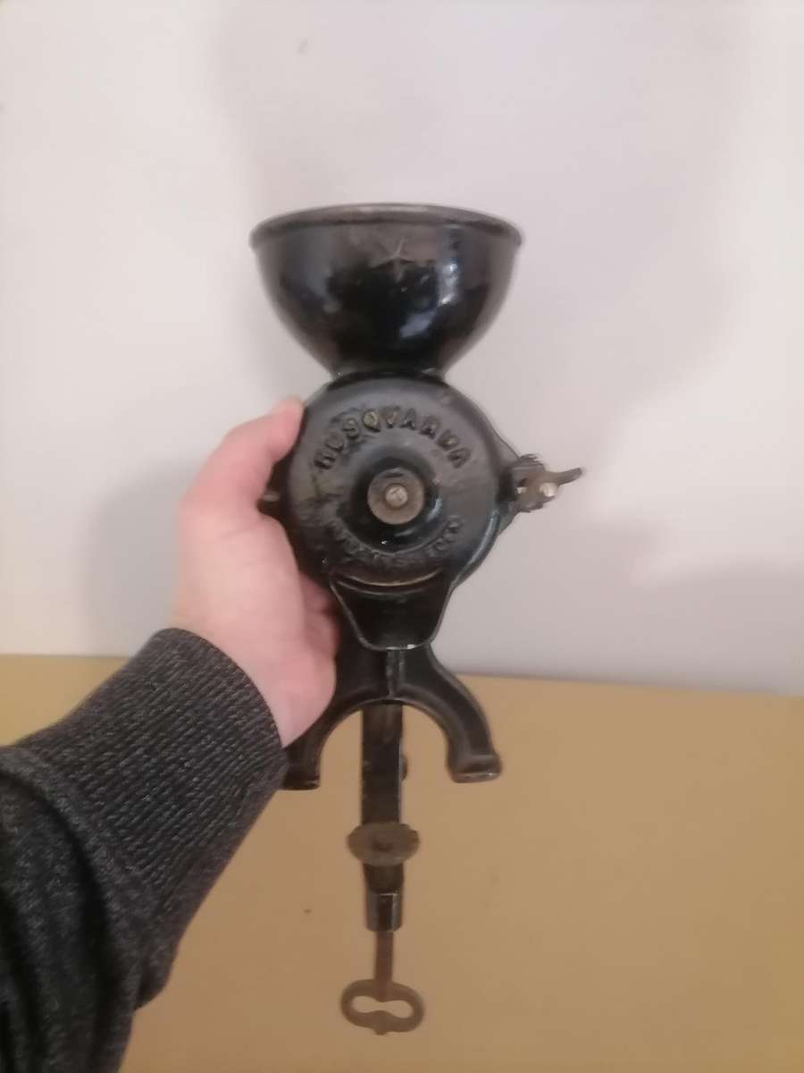 Antique Husqvarna coffee grinder No 9 - MADE IN SWEDEN - 100% WORKING