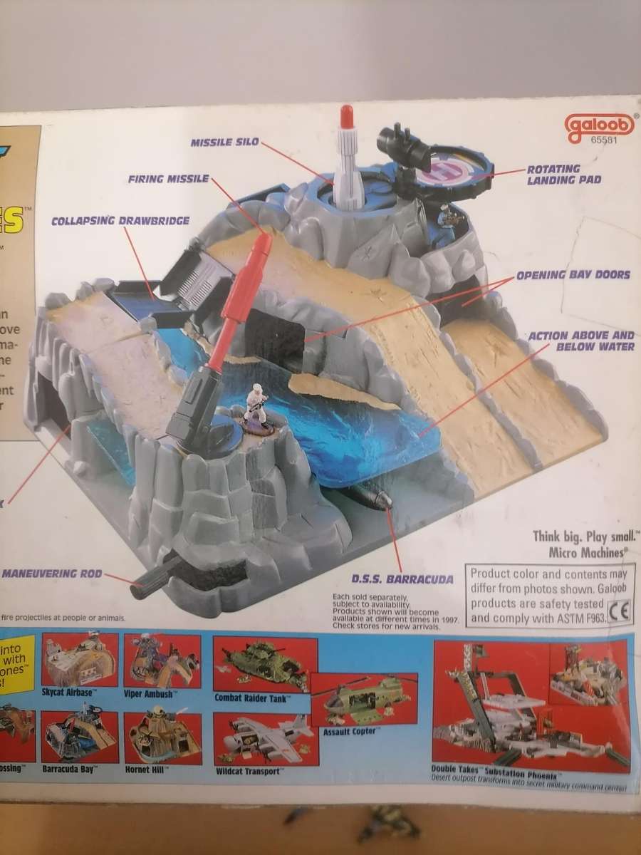 Micro Machines Military Battle Zones Barracuda Bay MISB 1996 Galoob - EXTRA PLAINES & FIGURINES