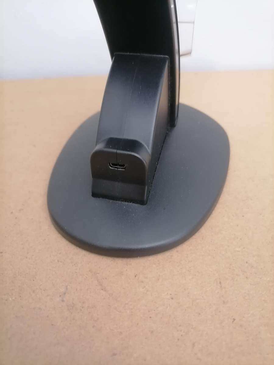 1 X ORIGINAL PS4 CONTROLLER AND 1 DUAL CHARGER AND DOCKING STATION - AMAZING CONDITION - 100% WORKIN