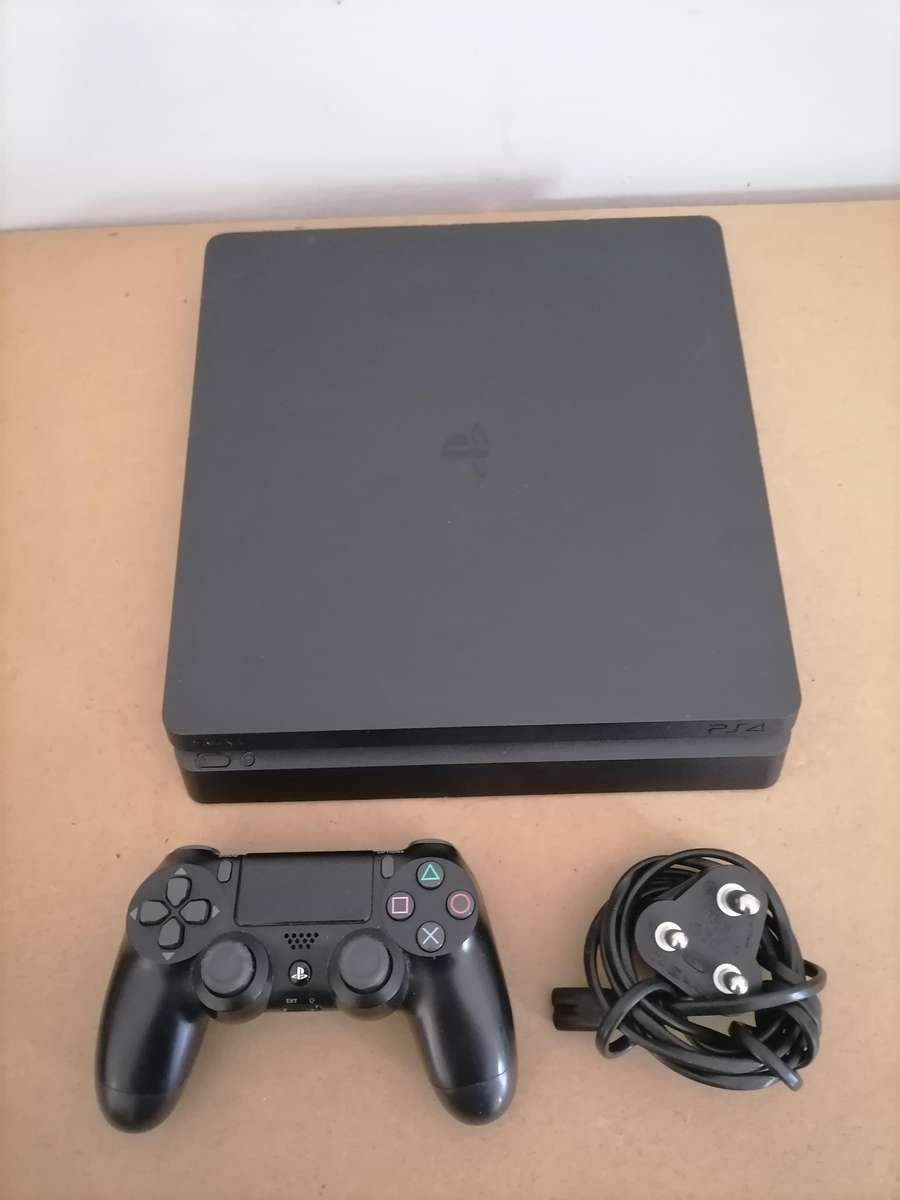 Sony PS4 Console - 500 GB with Controller