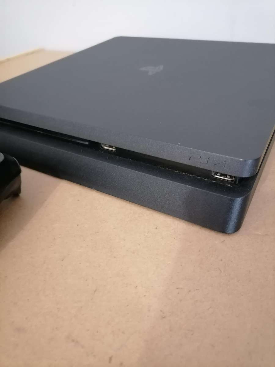 Sony PS4 Console - 500 GB with Controller