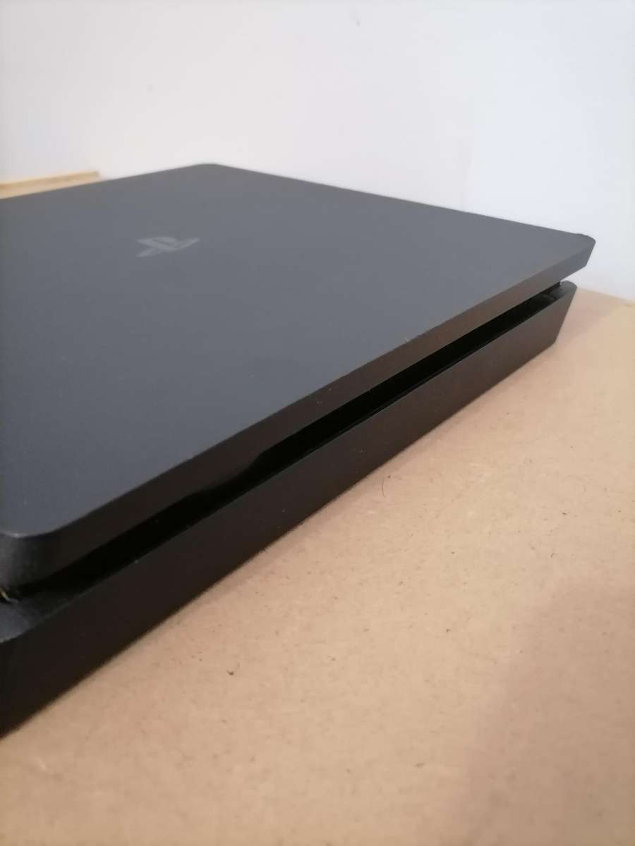 Sony PS4 Console - 500 GB with Controller