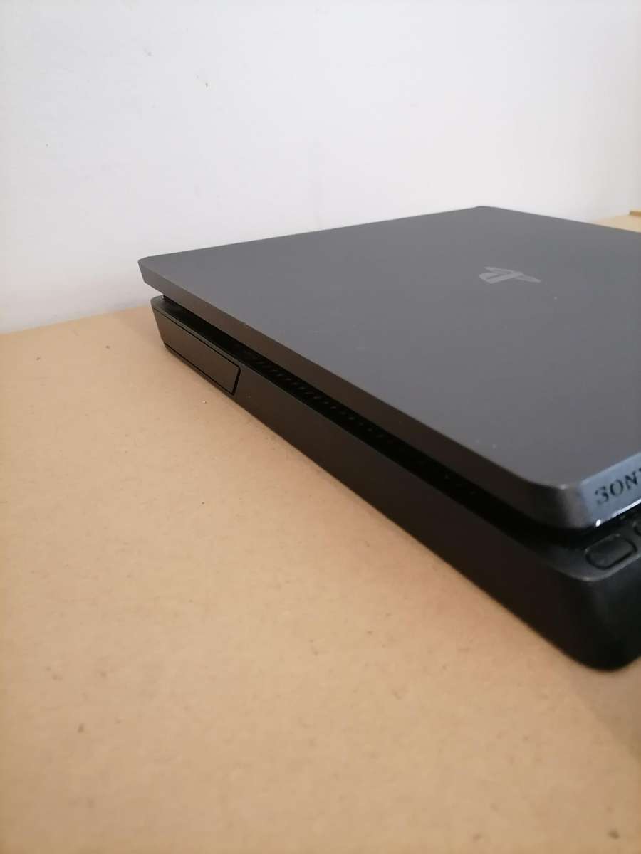 Sony PS4 Console - 500 GB with Controller