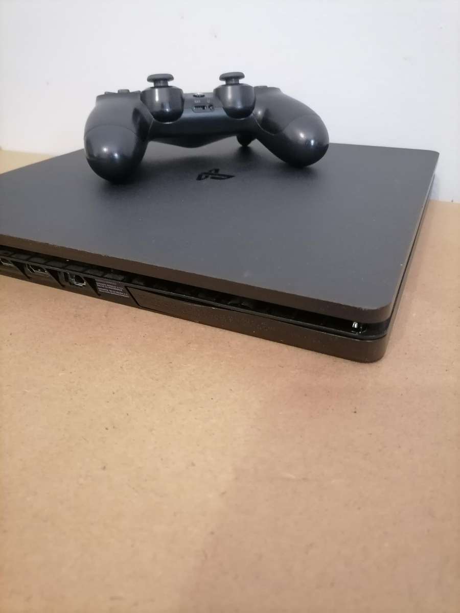 Sony PS4 Console - 500 GB with Controller