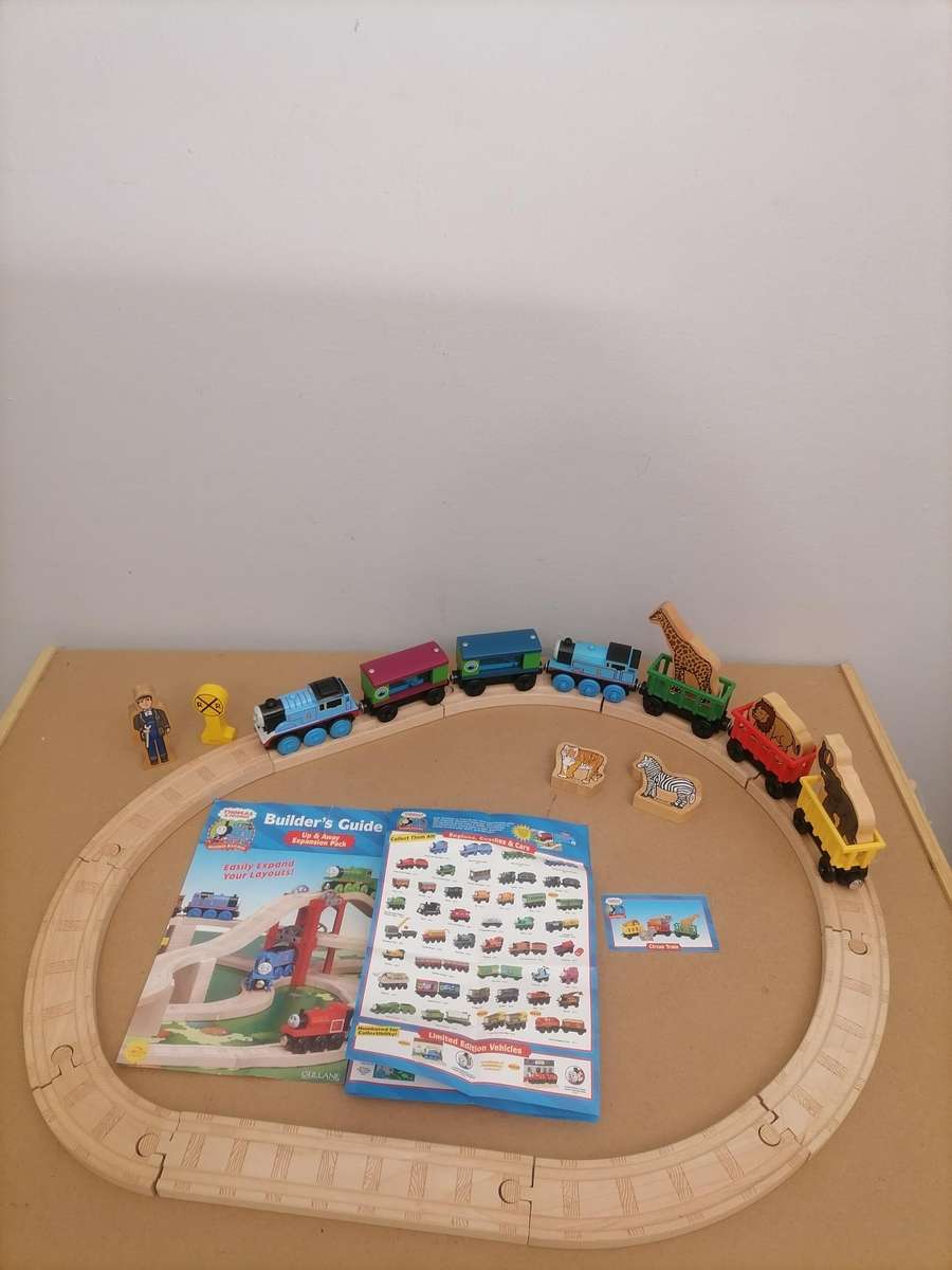 VINTAGE 2002 THOMAS & FRIENDS WOODEN RAILWAY - LOCAMOTIVE FULL ON METAL DIE CAST WORKS WITH BATTERIE