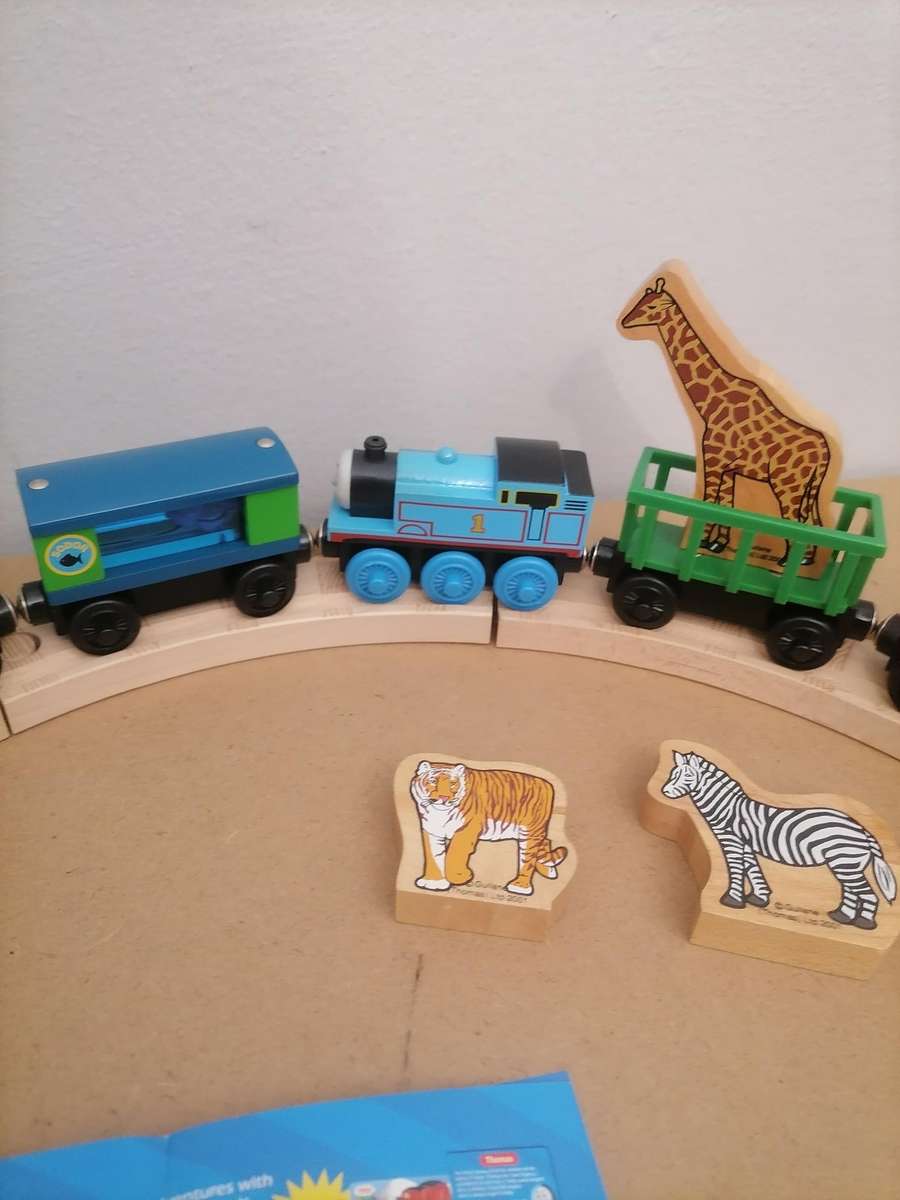 VINTAGE 2002 THOMAS & FRIENDS WOODEN RAILWAY - LOCAMOTIVE FULL ON METAL DIE CAST WORKS WITH BATTERIE