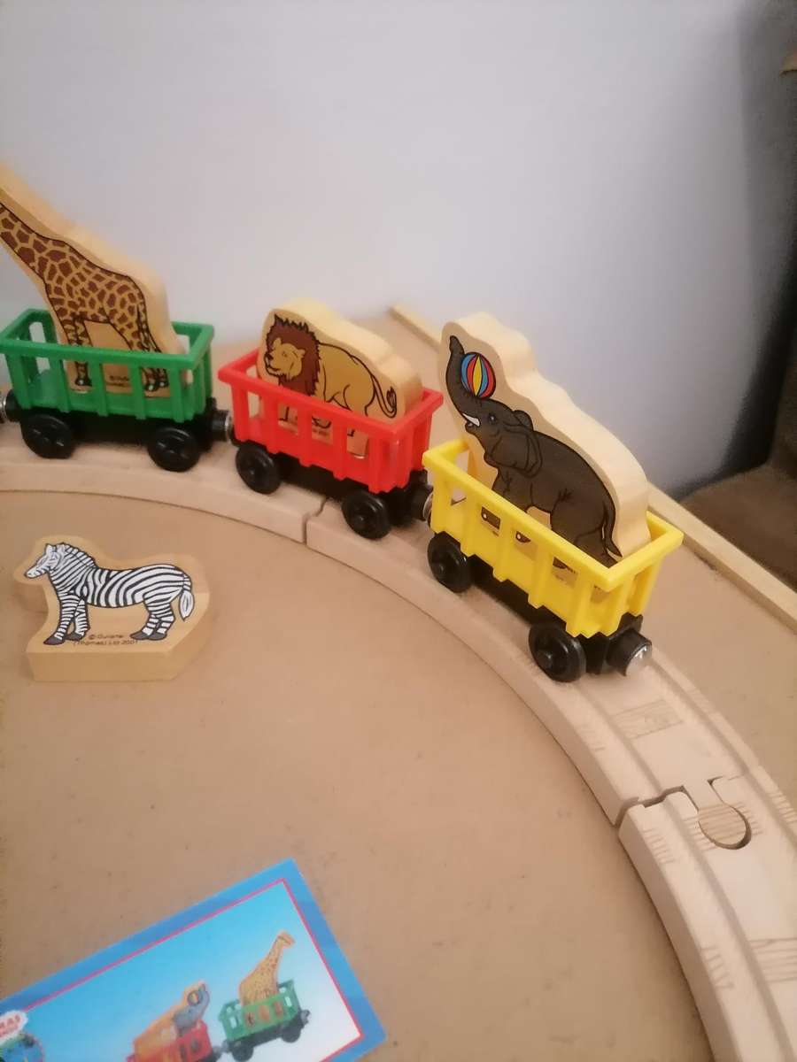 VINTAGE 2002 THOMAS & FRIENDS WOODEN RAILWAY - LOCAMOTIVE FULL ON METAL DIE CAST WORKS WITH BATTERIE