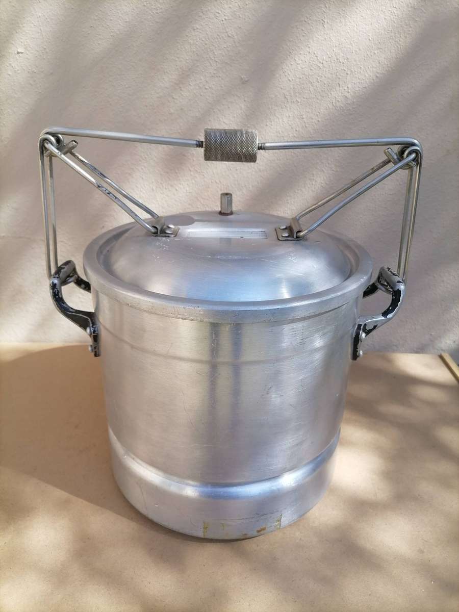AN INCREDIBLE UNICO COOKING POT - Aluminum with thick bottom