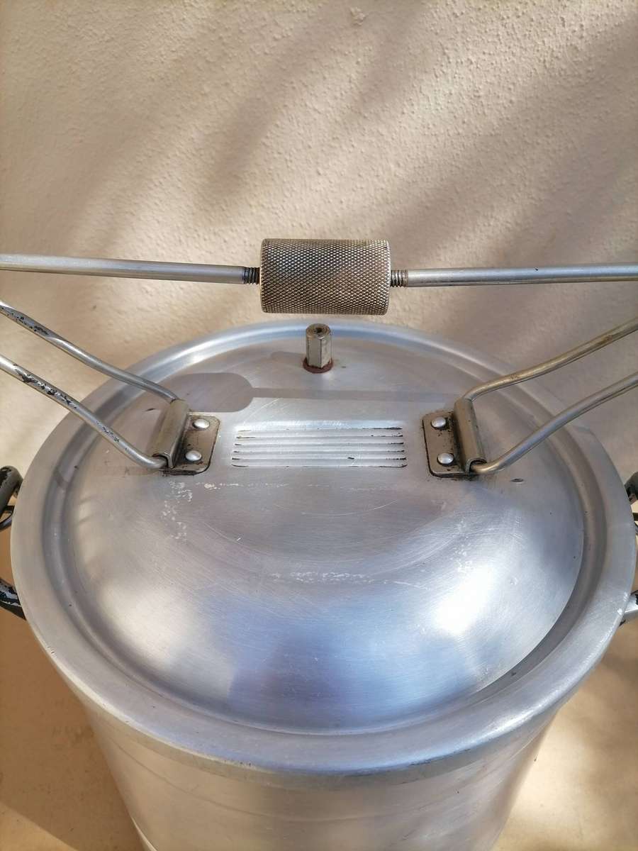 AN INCREDIBLE UNICO COOKING POT - Aluminum with thick bottom