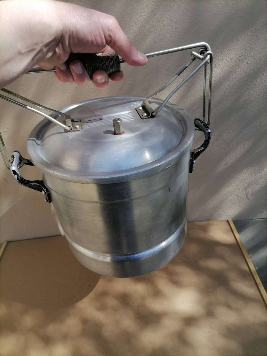 AN INCREDIBLE UNICO COOKING POT - Aluminum with thick bottom