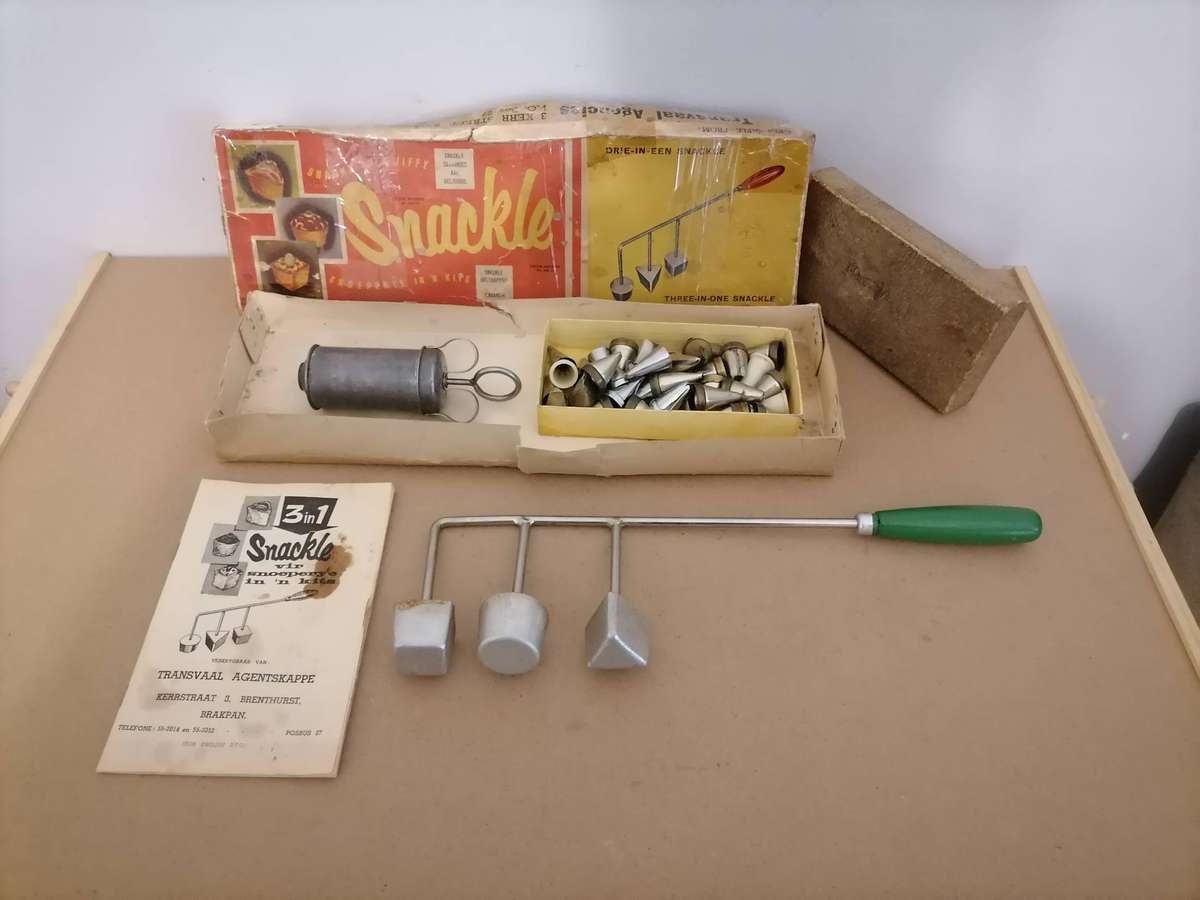 Vintage Snackle Iron set, a kitchen tool used to make deep-fried treats like fritters or rosettes