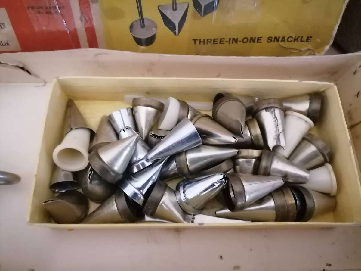 Vintage Snackle Iron set, a kitchen tool used to make deep-fried treats like fritters or rosettes