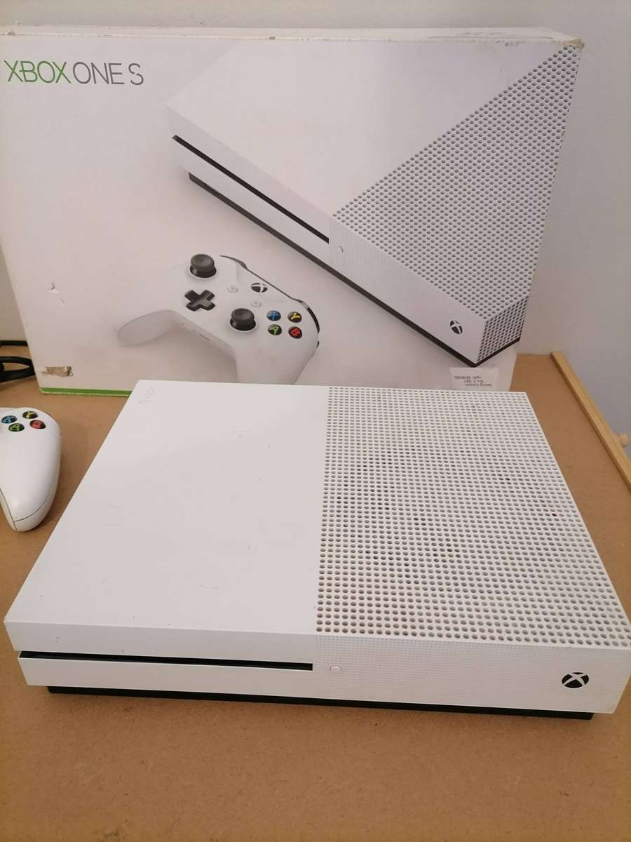 Xbox One S Console 500 GB HDD with Remote 2 Controllers & HDMI Power Supply & Rechargeable Battery