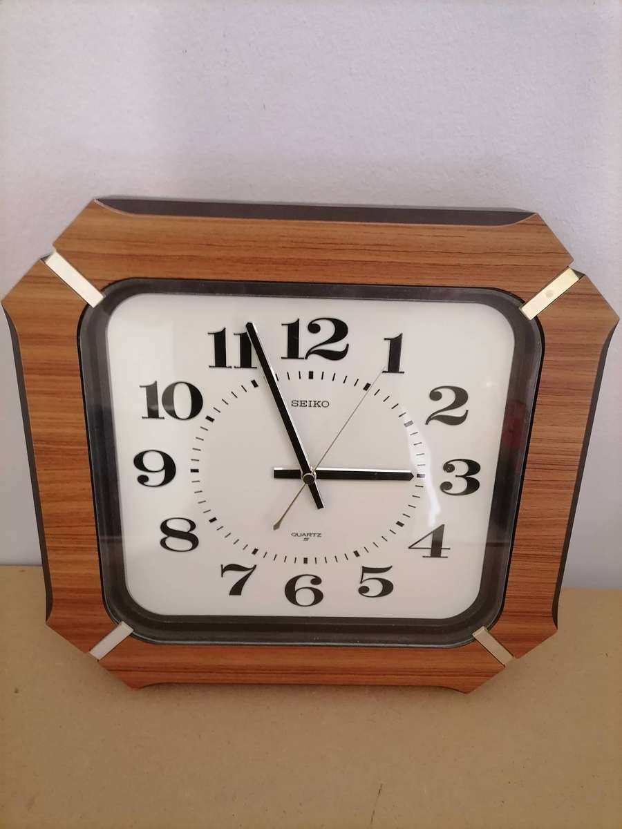 Jual Jam dinding Seiko Quartz QA009B Wall Clock Made in Japan - AMAZING CONDITION - 100% WORKING