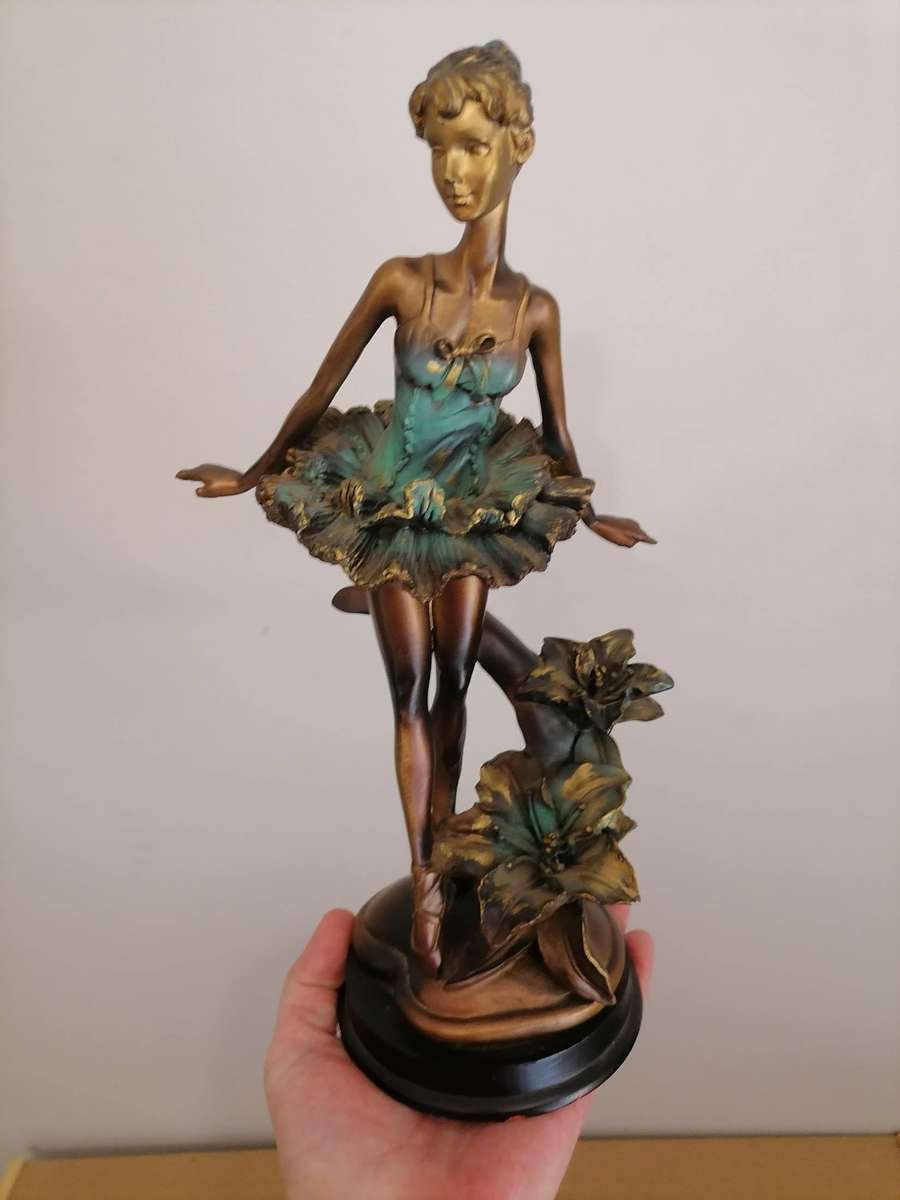 Elegant Ballet Dancer Statue  A Unique Artistic Piece - MADE from RESIN - 31 CM HEIGHT - Marked