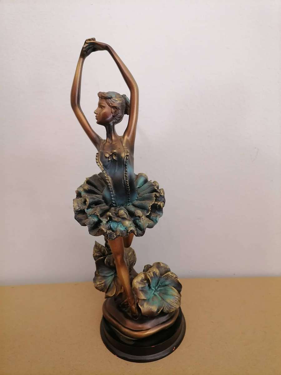 Elegant Ballet Dancer Statue  A Unique Artistic Piece - MADE from RESIN - 36 CM HEIGHT - MARKED