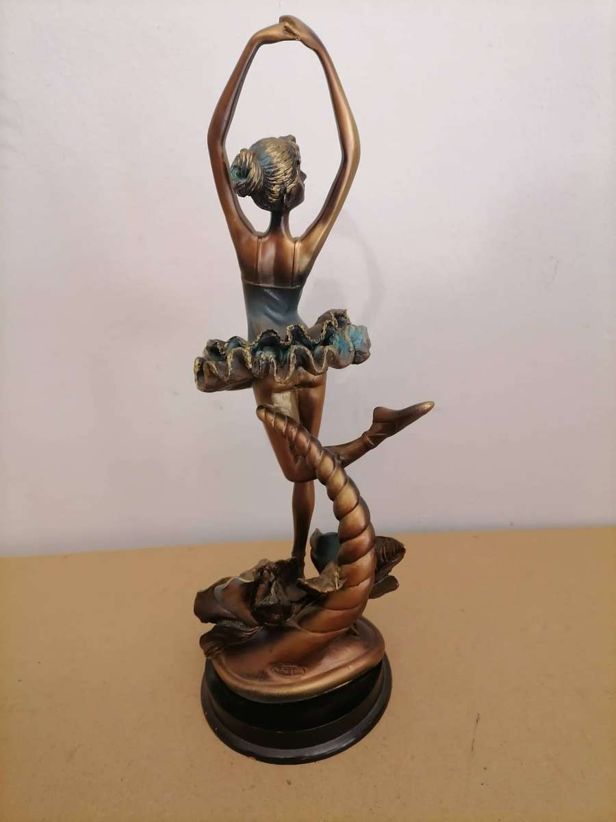 Elegant Ballet Dancer Statue  A Unique Artistic Piece - MADE from RESIN - 36 CM HEIGHT - MARKED