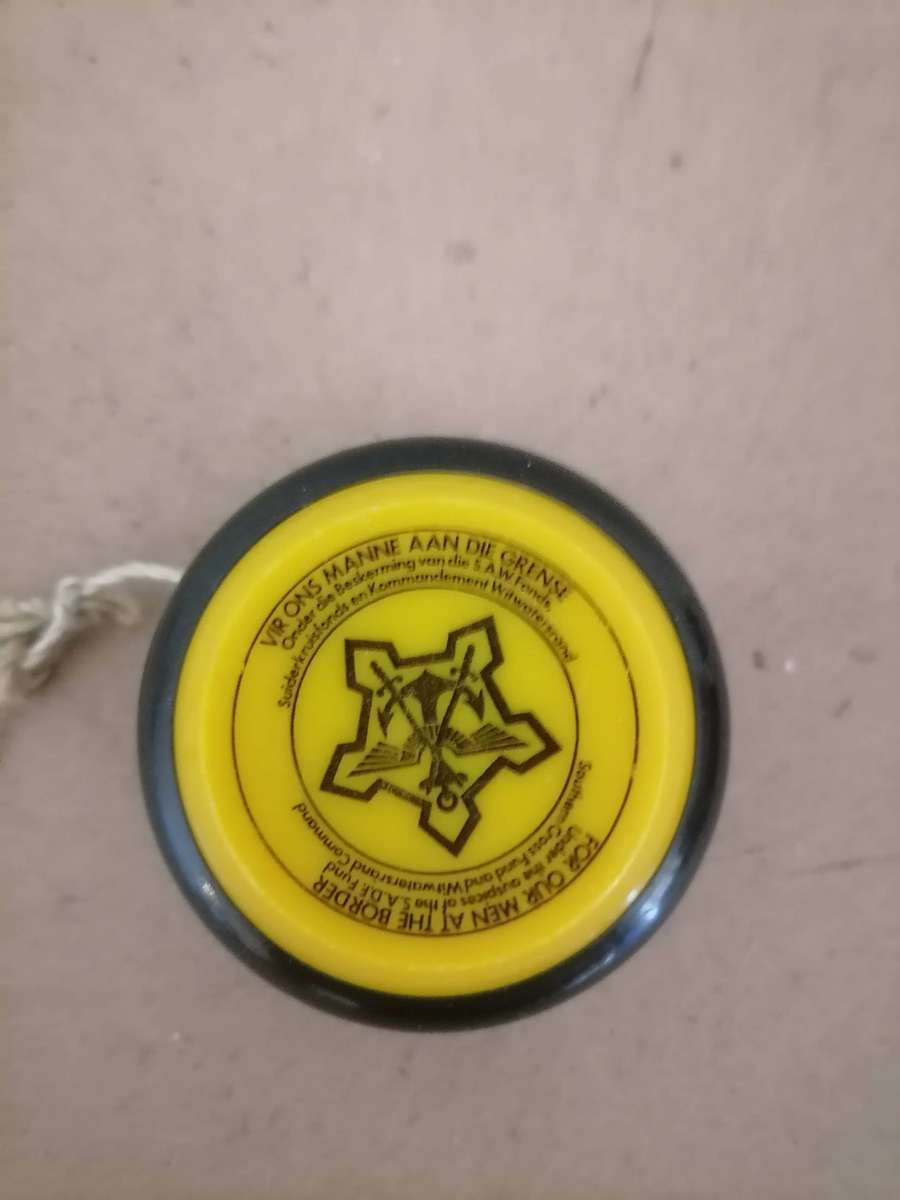 *** RARE SADF YO YO *** FOR OUR MEN AT THE Border - BLACK AND YELLOW AMAZING CONDITION