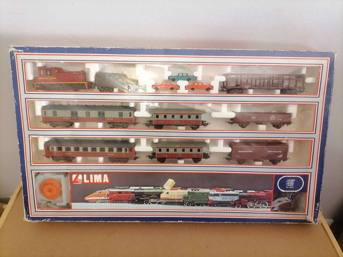 Massive Lima train SET SAR - HO SCALE - 2 LOCAMOTIVES RUNNING TESTED  - ORIGINAL BOX - 94 TRACKS