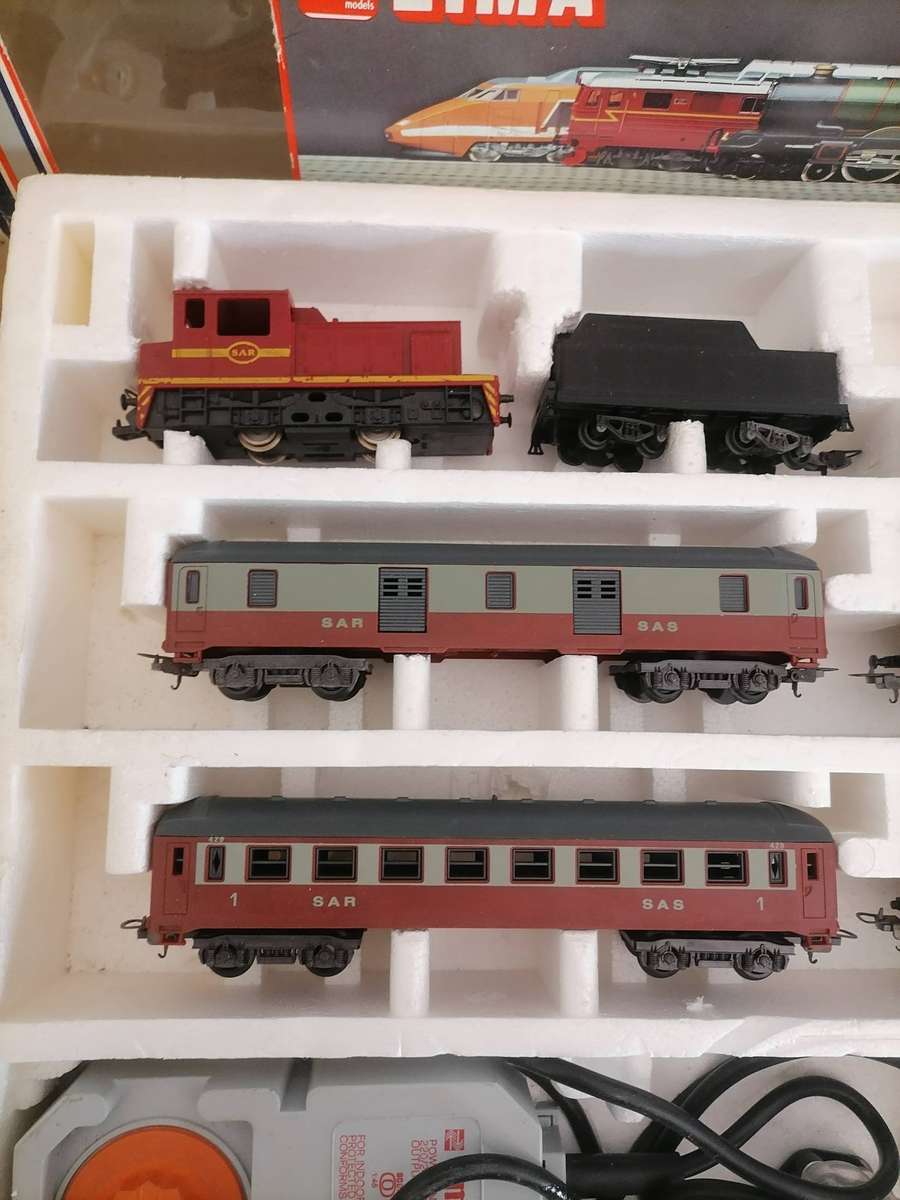 Massive Lima train SET SAR - HO SCALE - 2 LOCAMOTIVES RUNNING TESTED  - ORIGINAL BOX - 94 TRACKS