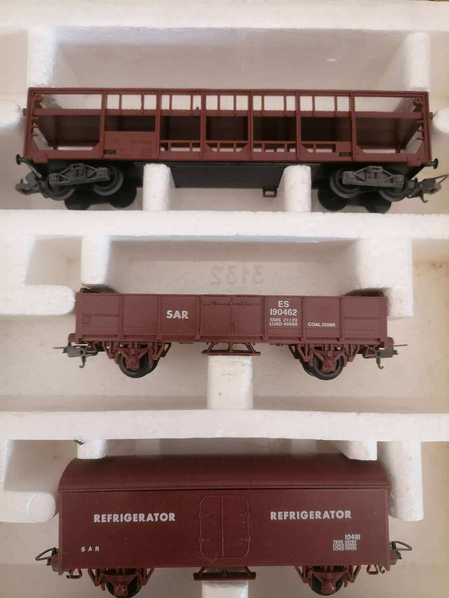 Massive Lima train SET SAR - HO SCALE - 2 LOCAMOTIVES RUNNING TESTED  - ORIGINAL BOX - 94 TRACKS