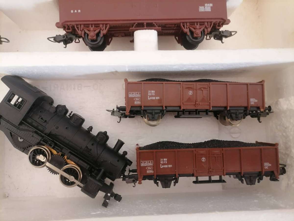 Massive Lima train SET SAR - HO SCALE - 2 LOCAMOTIVES RUNNING TESTED  - ORIGINAL BOX - 94 TRACKS