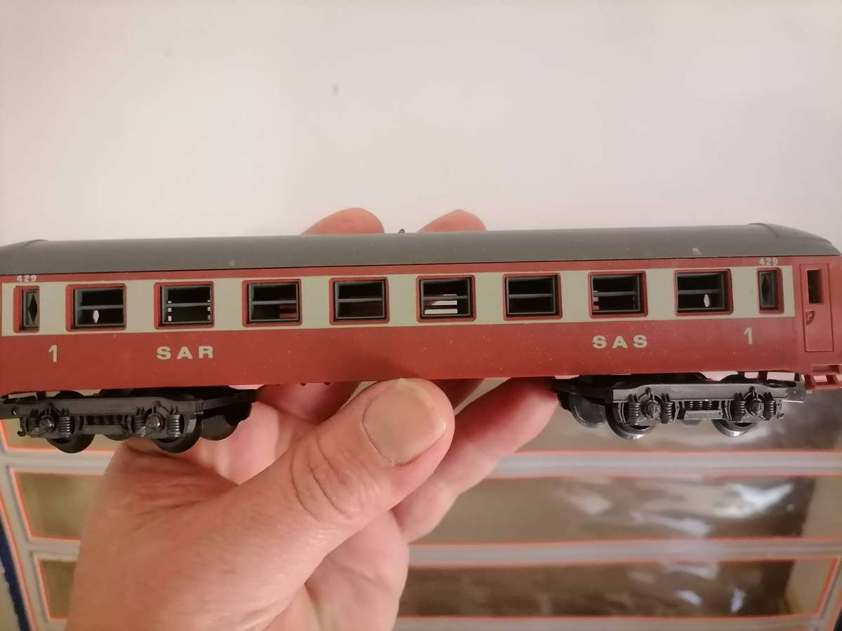 Massive Lima train SET SAR - HO SCALE - 2 LOCAMOTIVES RUNNING TESTED  - ORIGINAL BOX - 94 TRACKS