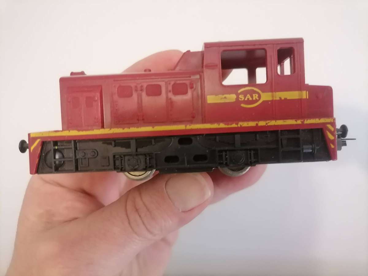 Massive Lima train SET SAR - HO SCALE - 2 LOCAMOTIVES RUNNING TESTED  - ORIGINAL BOX - 94 TRACKS