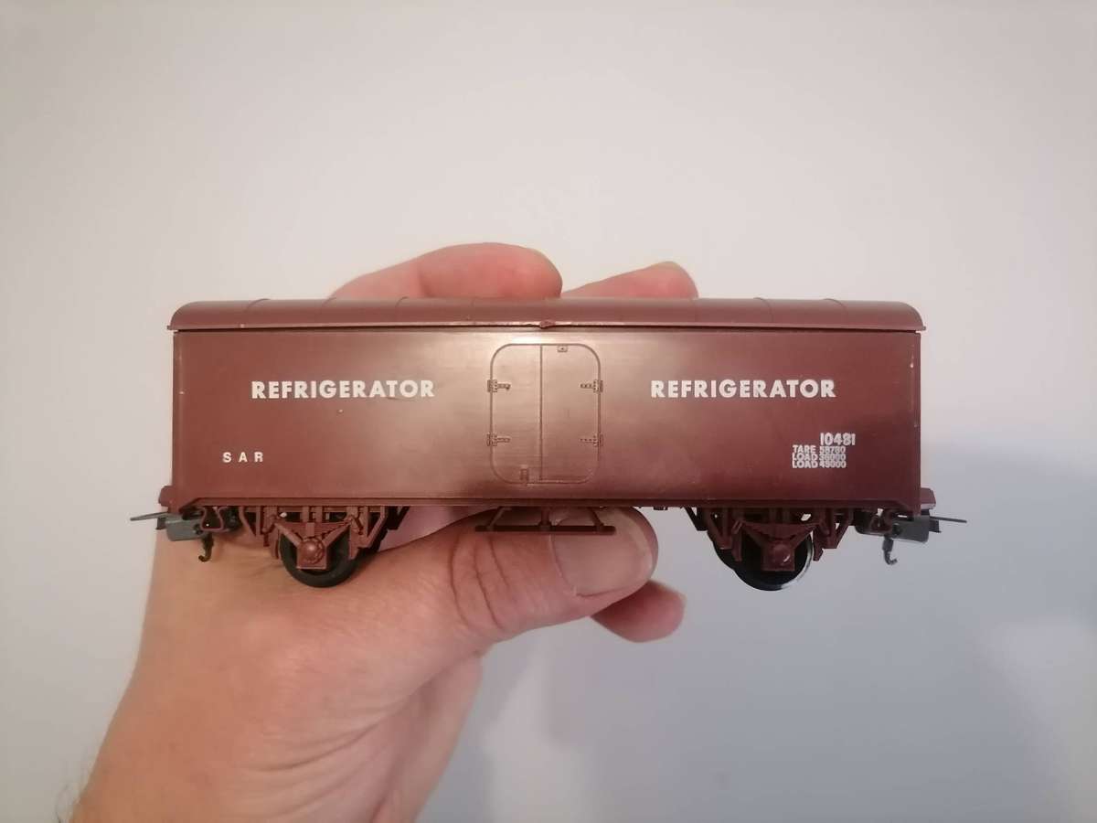 Massive Lima train SET SAR - HO SCALE - 2 LOCAMOTIVES RUNNING TESTED  - ORIGINAL BOX - 94 TRACKS