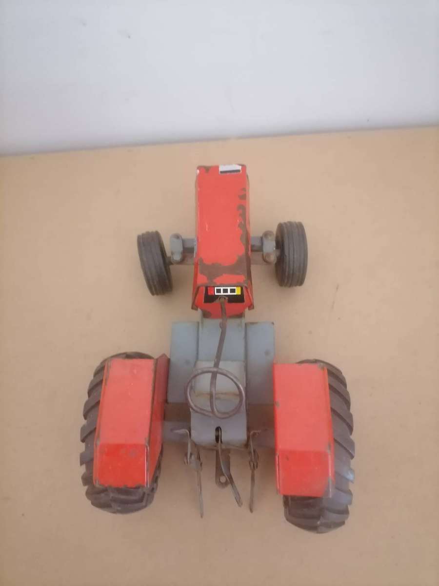 Massey Ferguson 290 Tractor 1/16 (Red)  Tough Metal Toys - 25 CM X 11 CM - PLEASE VIEW ALL PICTURES