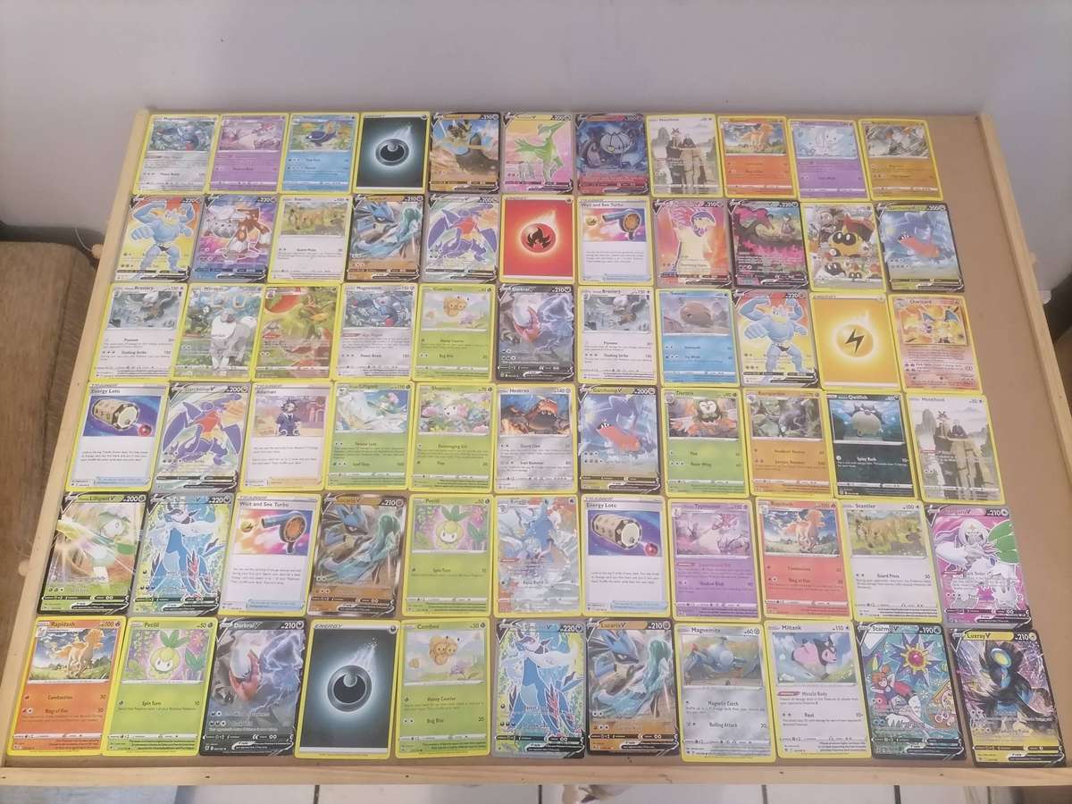 97 - 2022 Pokémon Nintendo Creatures Cards - Cards in EXCELLENT CONDITION