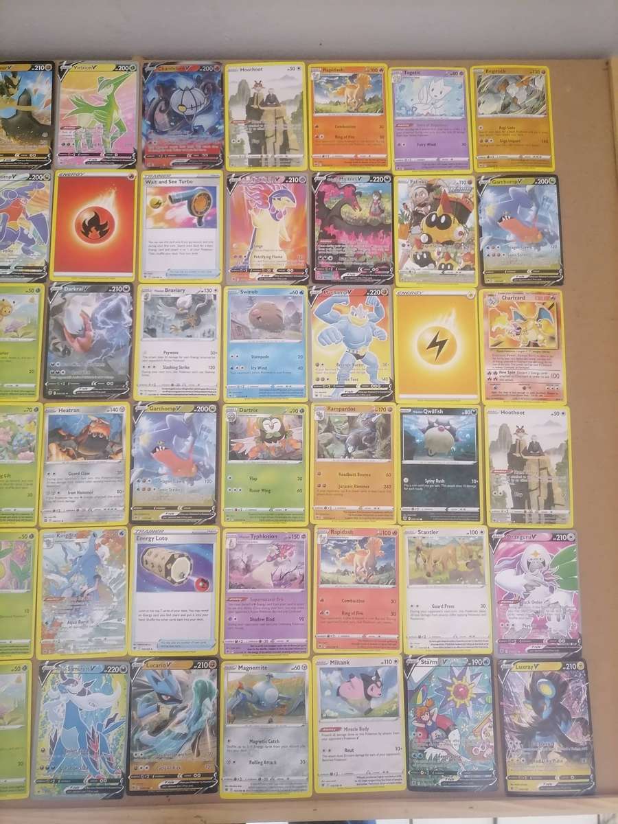 97 - 2022 Pokémon Nintendo Creatures Cards - Cards in EXCELLENT CONDITION
