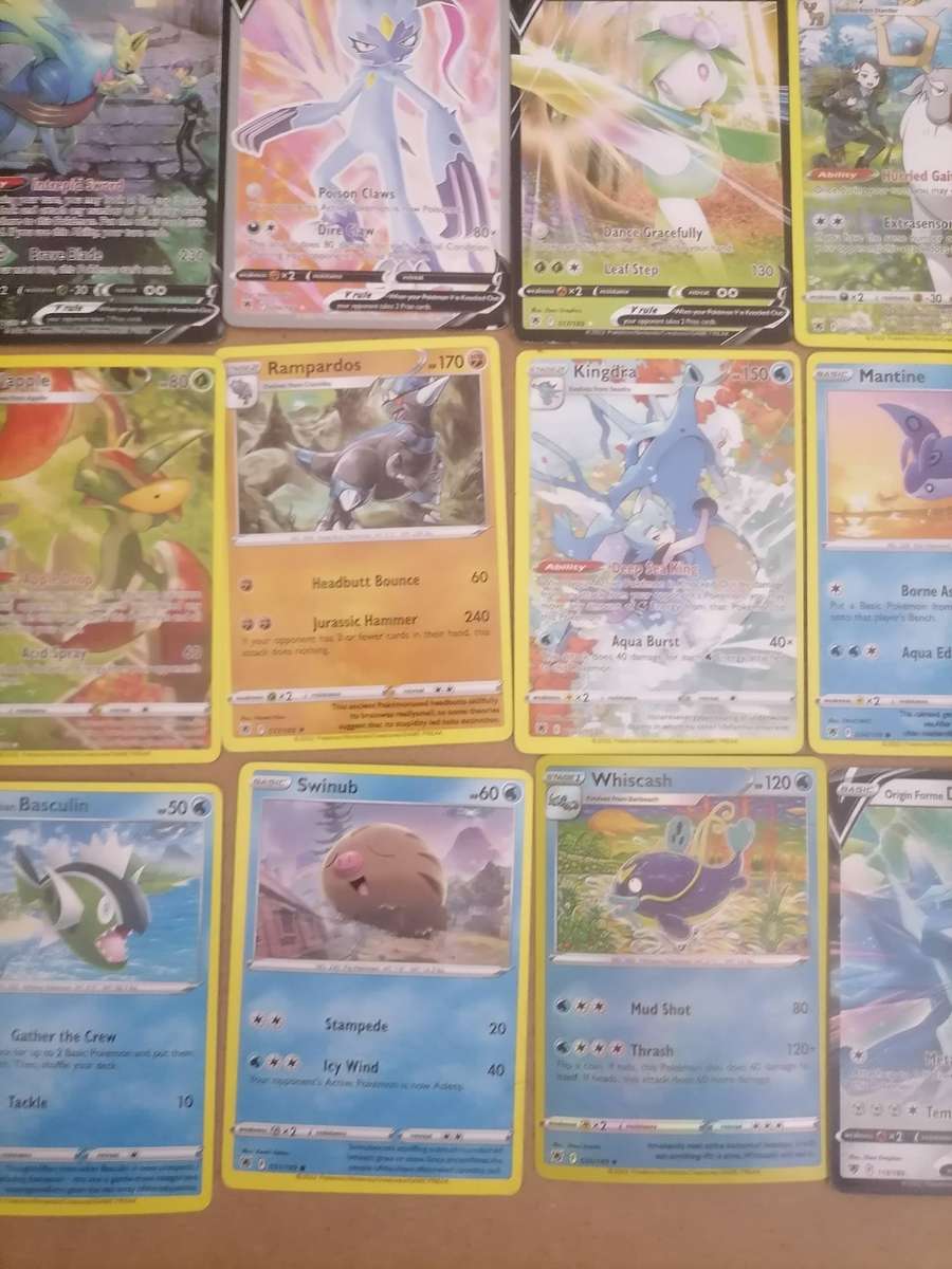 97 - 2022 Pokémon Nintendo Creatures Cards - Cards in EXCELLENT CONDITION