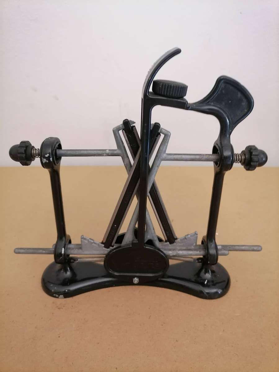 V-Sharp Classic 2 - Elite - Black - GREAT CONDITION BLADES IN AMAZING CONDITION