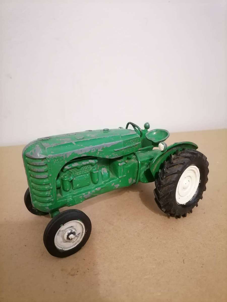 Large Moko Lesney Massey Harris 745D Tractor - 16 CM L X 8,5 CM H