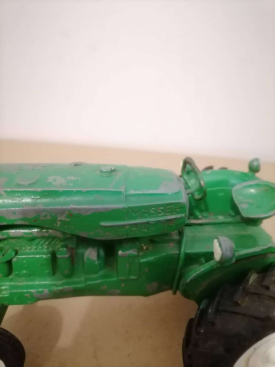 Large Moko Lesney Massey Harris 745D Tractor - 16 CM L X 8,5 CM H