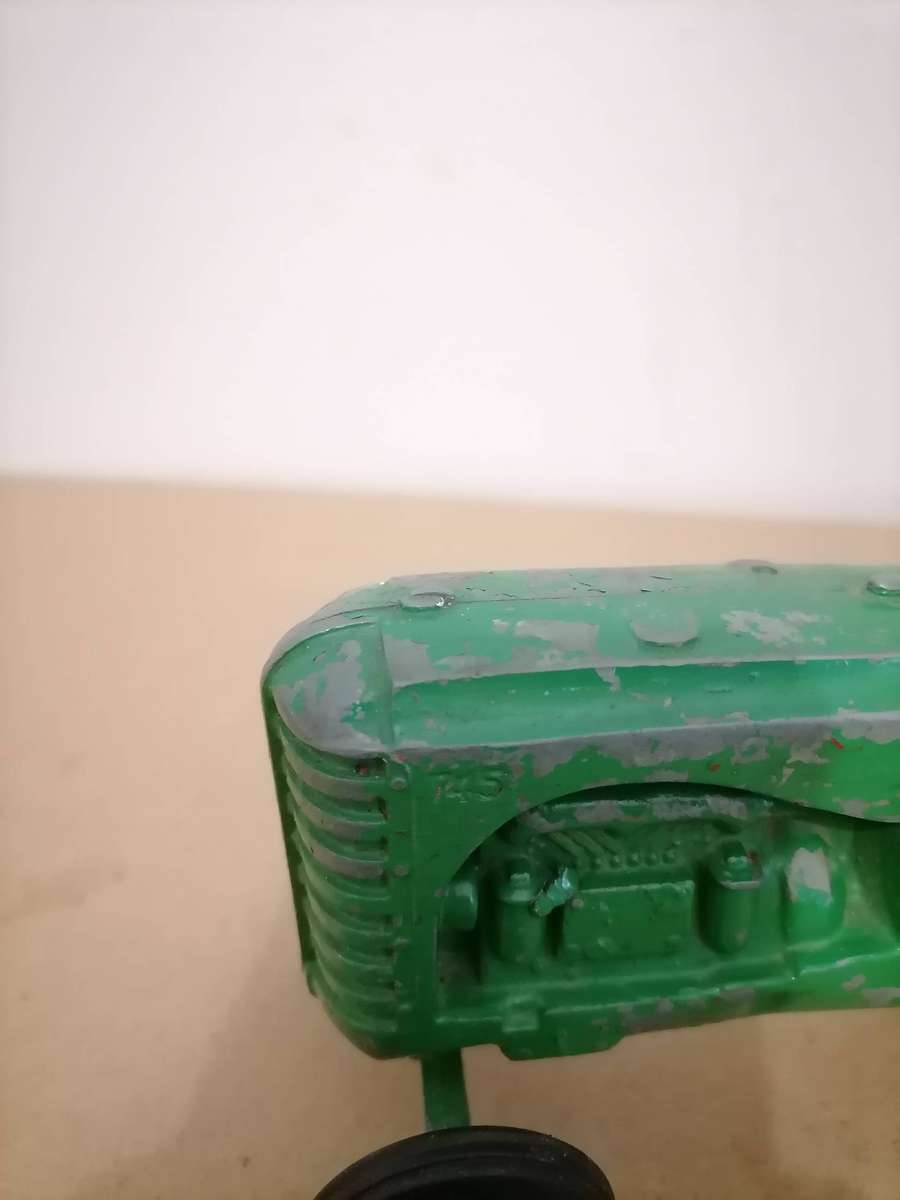 Large Moko Lesney Massey Harris 745D Tractor - 16 CM L X 8,5 CM H