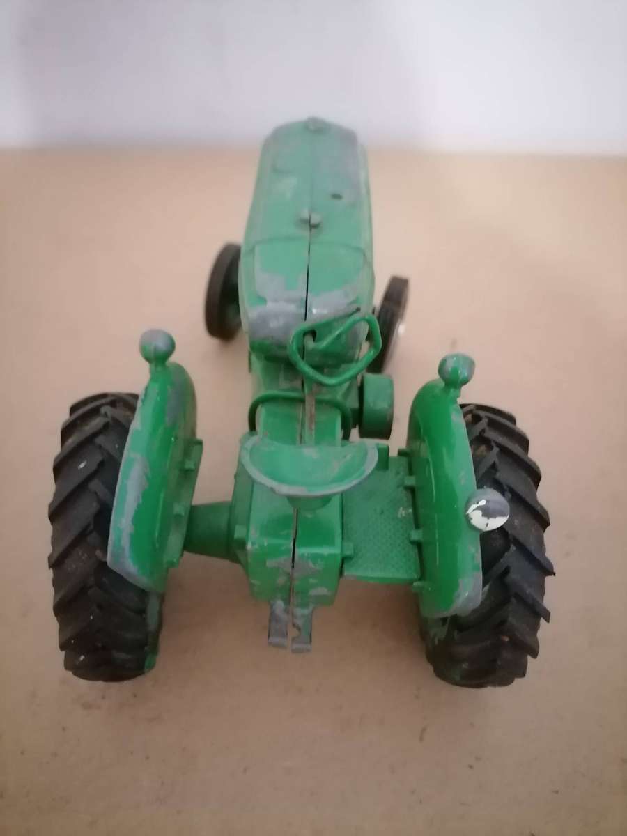 Large Moko Lesney Massey Harris 745D Tractor - 16 CM L X 8,5 CM H
