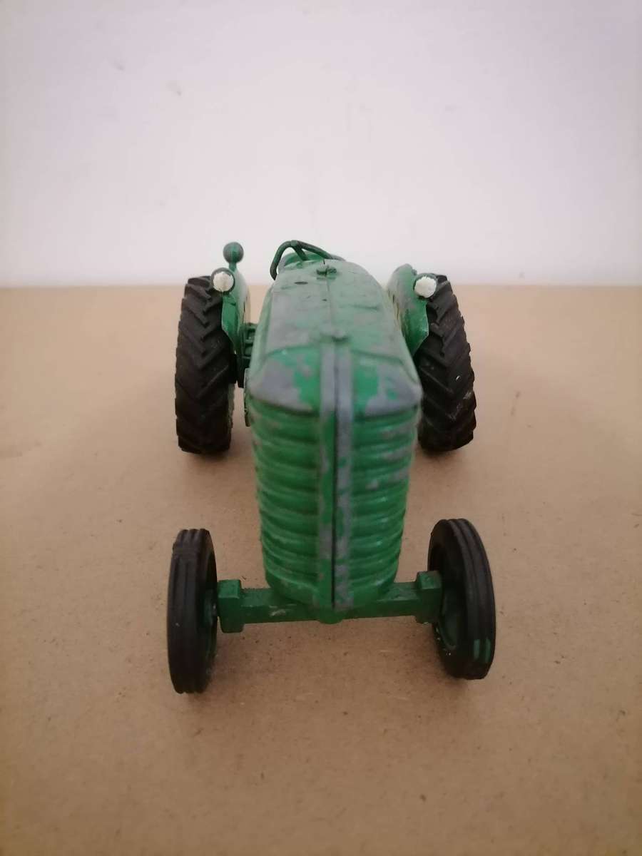 Large Moko Lesney Massey Harris 745D Tractor - 16 CM L X 8,5 CM H