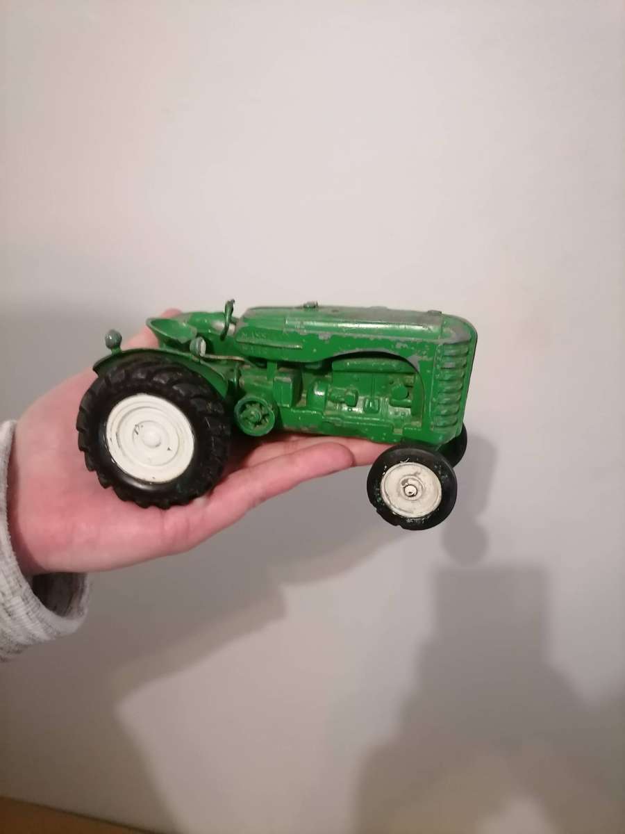 Large Moko Lesney Massey Harris 745D Tractor - 16 CM L X 8,5 CM H