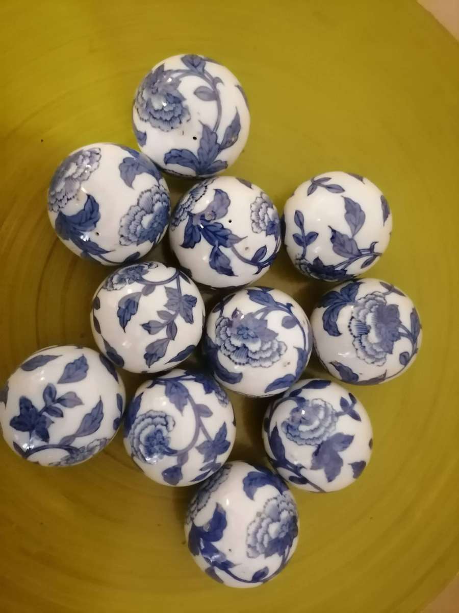 11 X Vintage Ceramic Carpet Ball, Dark Blue Floral and White